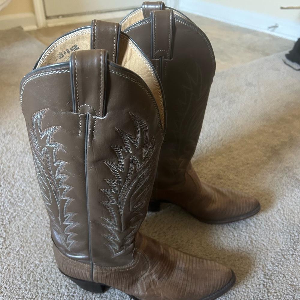 Vintage Justin’s Tan Lizard Cowboy Boots in Great Condition!